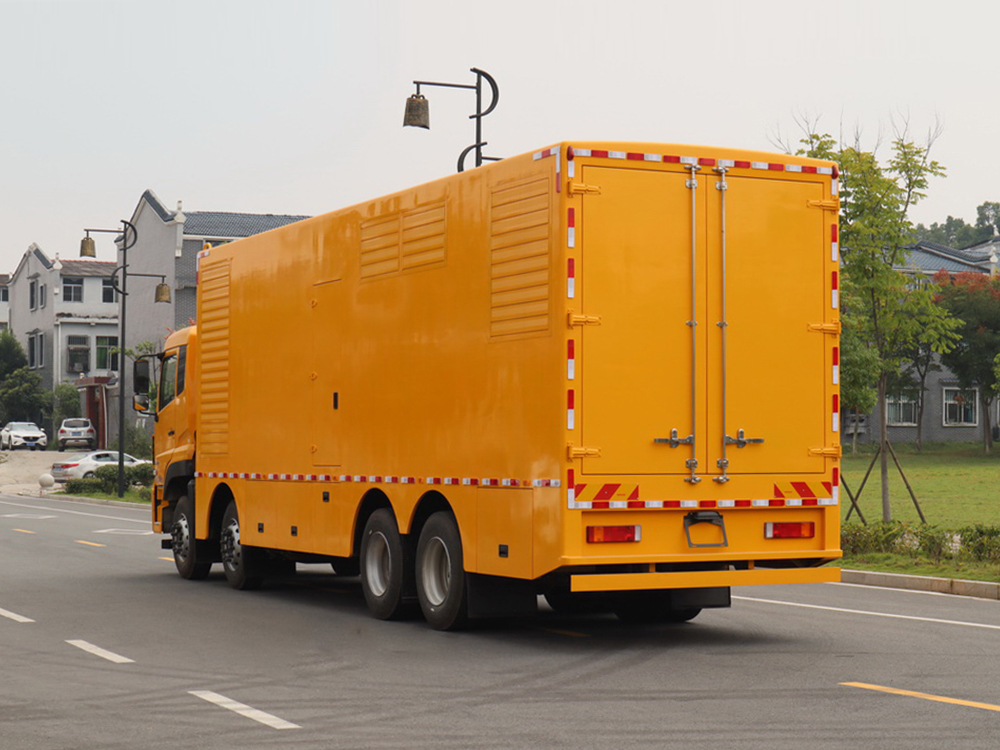 東風天龍前四后八移動電源車