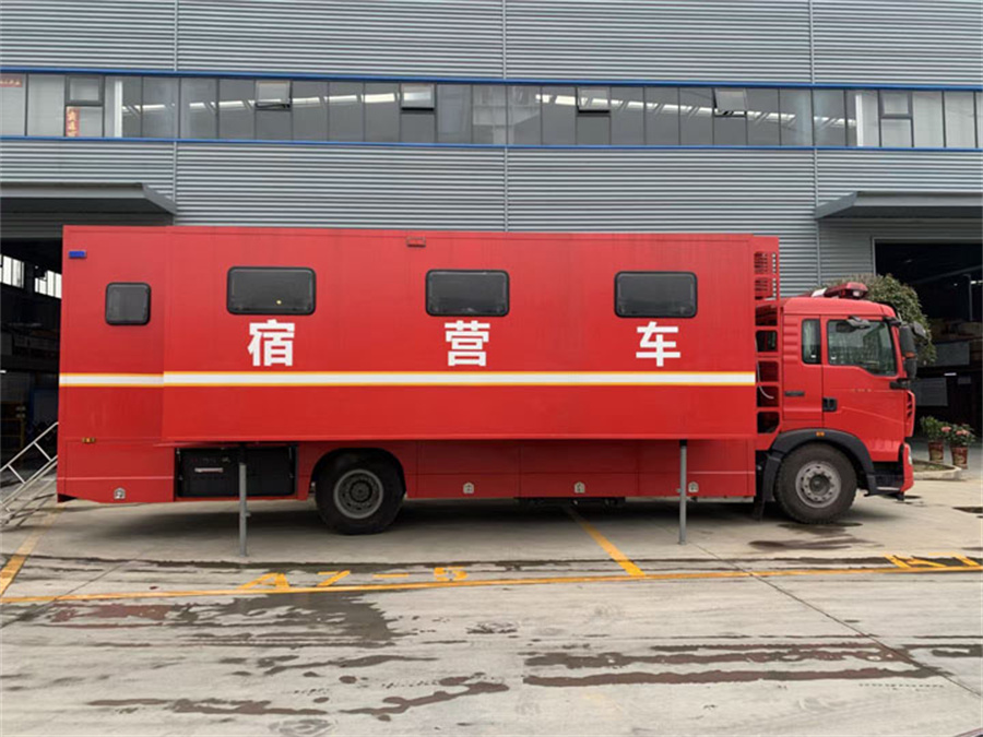 重汽豪沃24人宿營(yíng)車(chē)