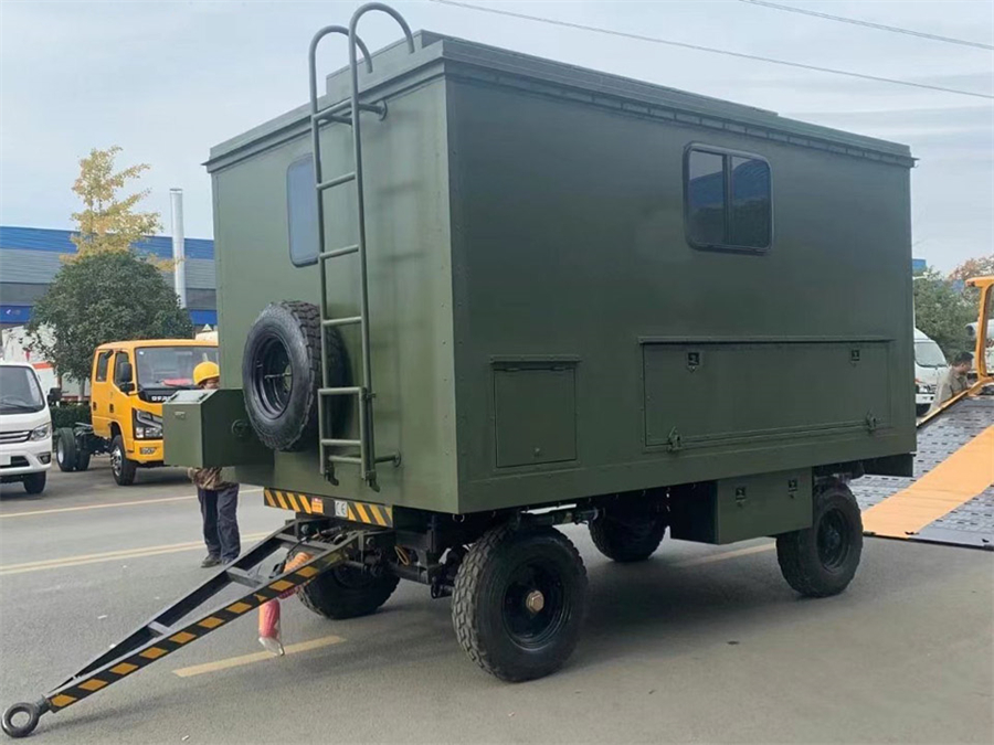 拖掛越野餐車