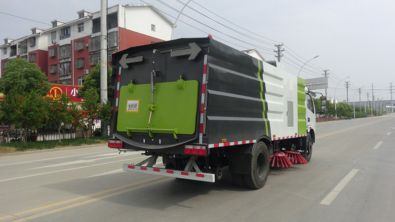 東風(fēng)大多利卡掃路車(chē)國(guó)VI