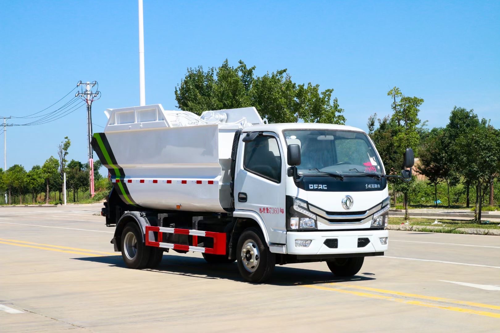 東風(fēng)小多利卡無泄漏后掛桶垃圾車