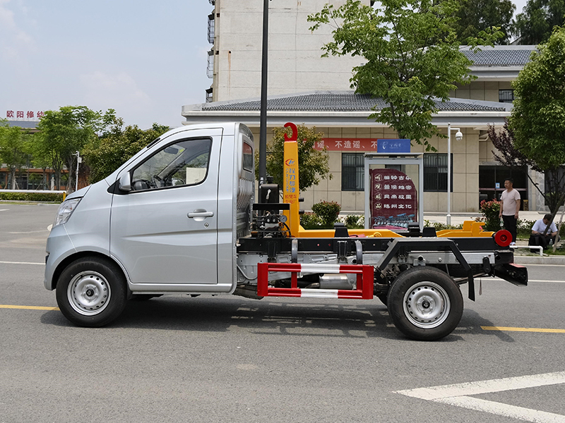 長安2900勾臂垃圾車