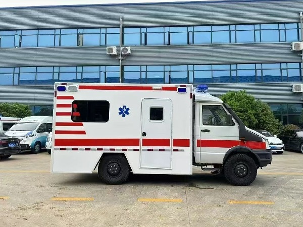 依維柯4X4救護(hù)車
