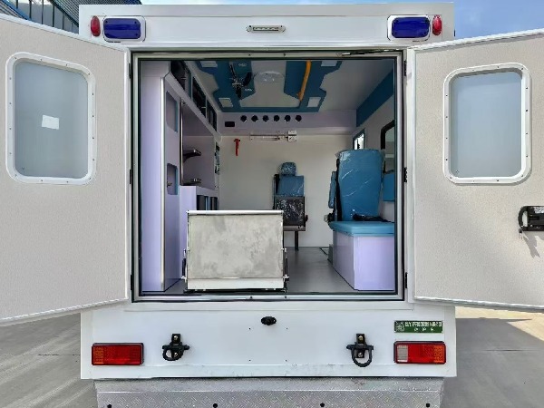 猛士 4X4 救護(hù)車 猛士 4X4 救護(hù)車